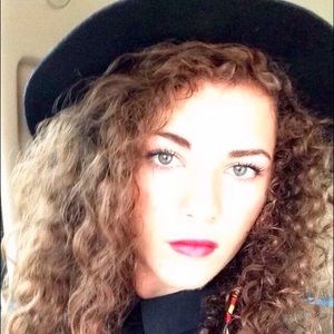 Meet your Posher, Ashlee