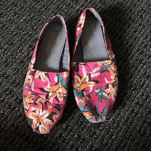 Floral TOMS