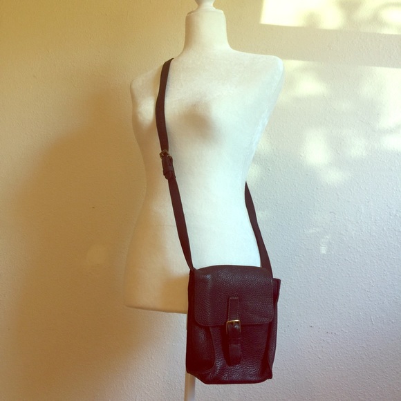 EUC Gap black cross body bag