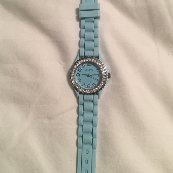 2 Geneva watches - Picture 2 of 3