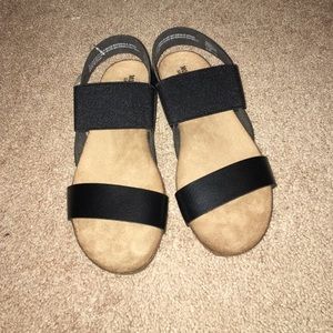 Strapped flat sandals