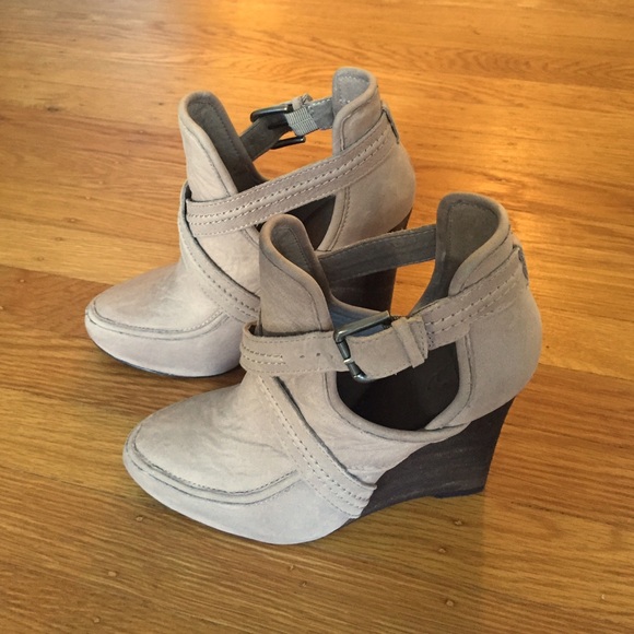 ⛔️SOLD ON ANOTHER SITE! Joie tan wedge booties - Picture 2 of 4