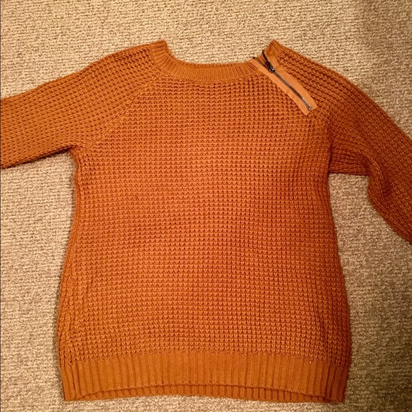 Comfy orange-brown sweater with zipper detail - Picture 2 of 3