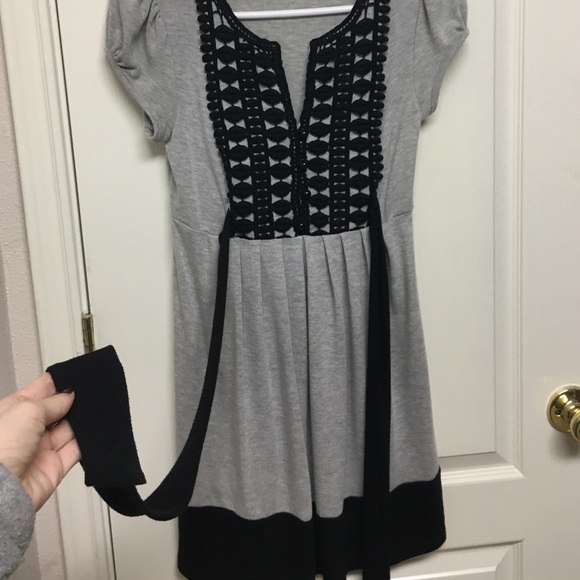 Dresses & Skirts - Gray black print dress Dresses & Skirts - Gray black print dress