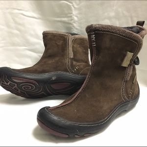 By Clarks Privo waterproof Boots Size 8