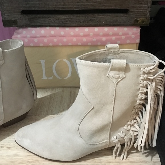 Brand new Zara boots 👢 cream/light tan