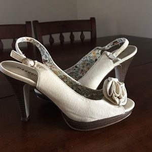 NWOT Madden Girl Kiira Cream Floral Sandal Heels