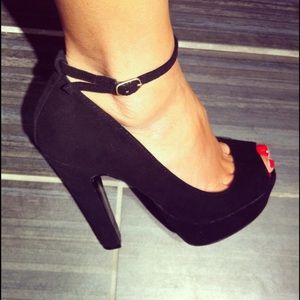 Steve Madden Deviaate Black Peep toe pumps