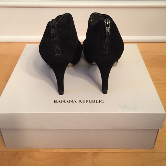 Banana Republic Aretha black suede heels - Picture 3 of 4