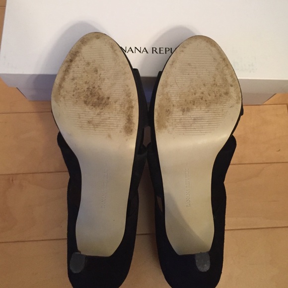 Banana Republic Aretha black suede heels - Picture 4 of 4