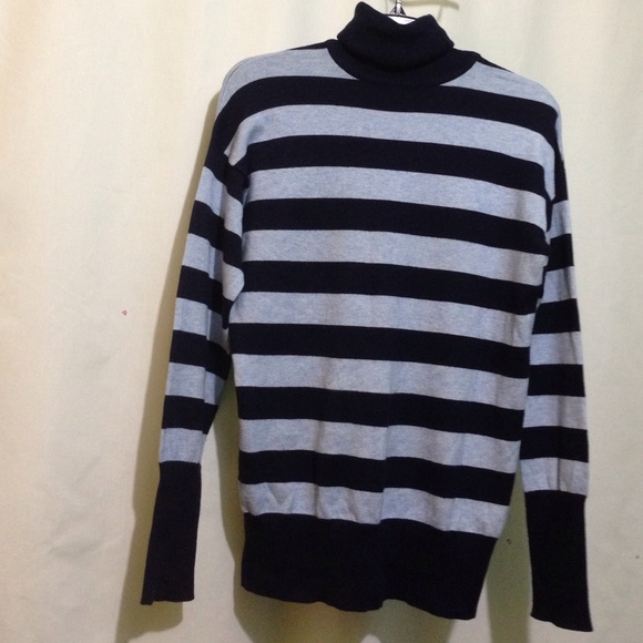 Lady's Gap long sleeve turtle neck
