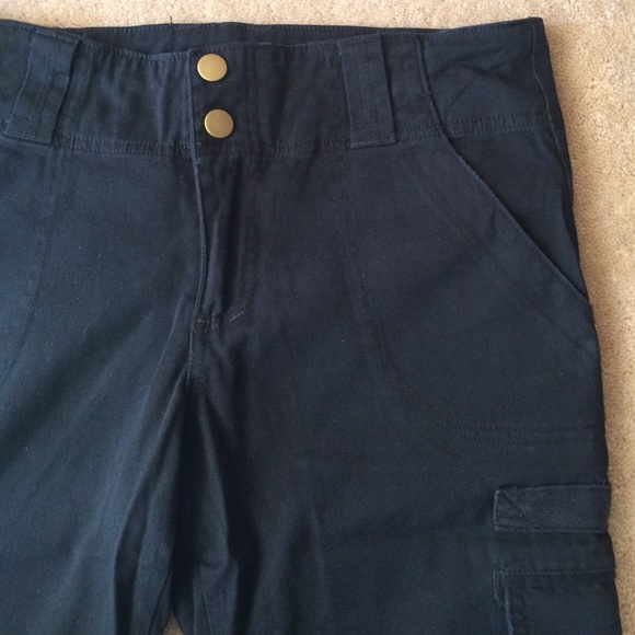 Sanctuary black cargo capris.