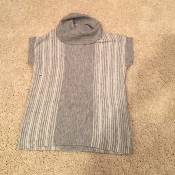 The Limited, Short Sleeve Sweater - Picture 2 of 4