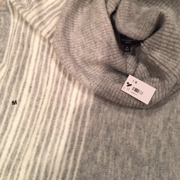 The Limited, Short Sleeve Sweater - Picture 3 of 4