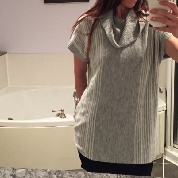 The Limited, Short Sleeve Sweater - Picture 4 of 4