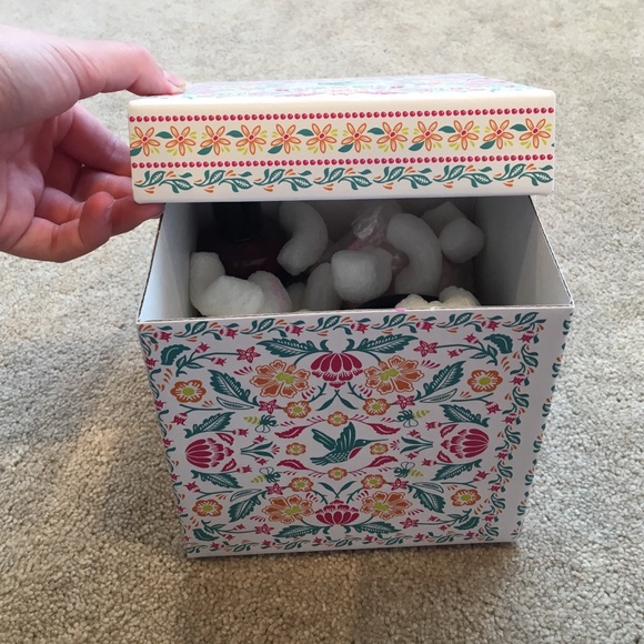 LUSH ITEMS!!!!!!  - Picture 3 of 3