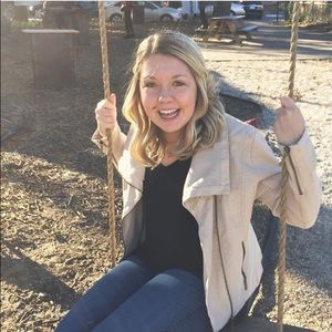 Meet your Posher, Alyssa