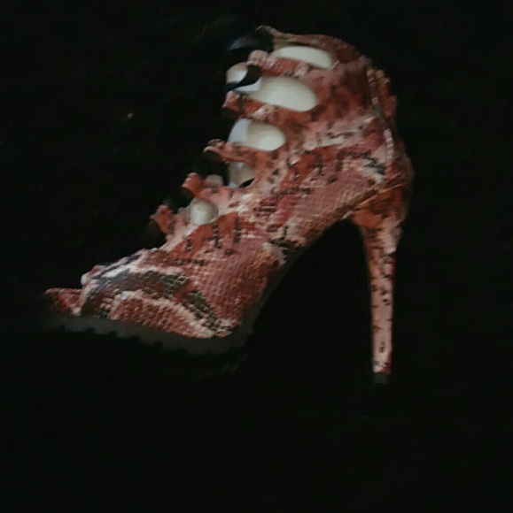 shoedazzle red shoes