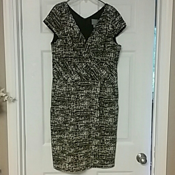 Dress - Picture 2 of 3