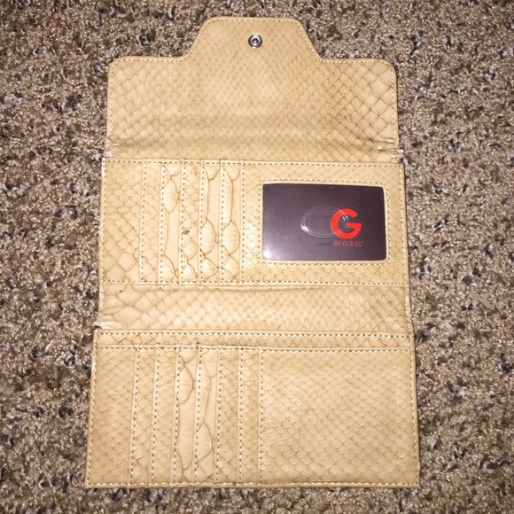 Guess Wallet - Picture 2 of 3