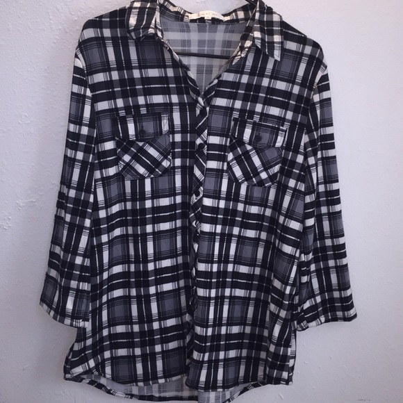 Quarter sleeve flannel with tag