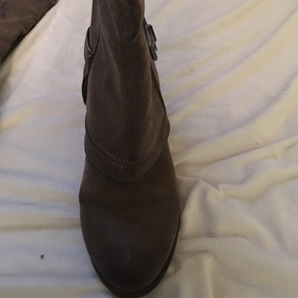 Brown knee high heeled boots - Picture 3 of 4