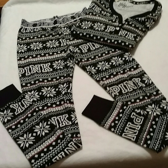 PINK Snowflake pajama set!!!