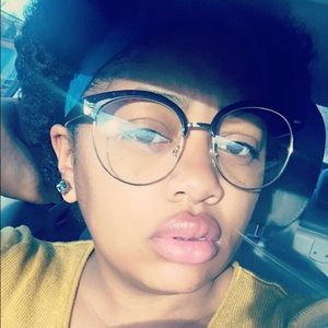 Meet your Posher, Ife