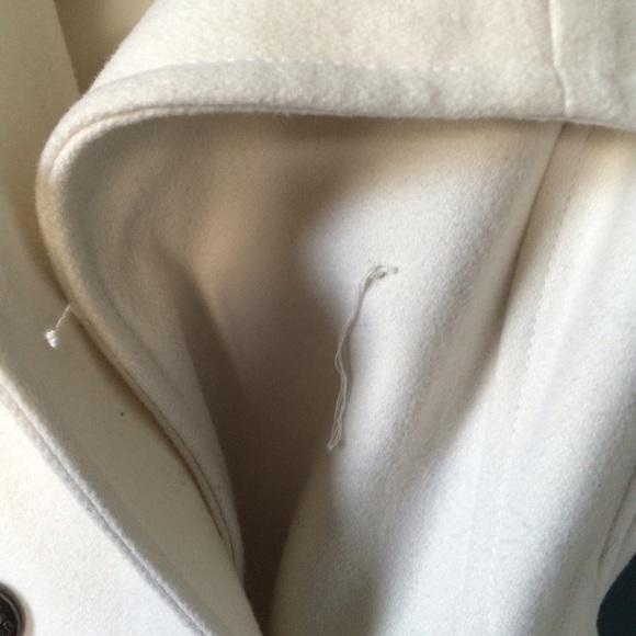 **SOLD** Flattering White Peacoat - Picture 4 of 7