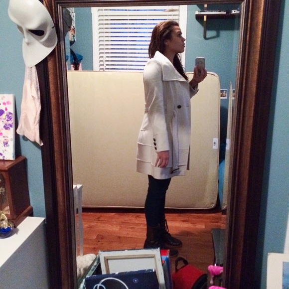 **SOLD** Flattering White Peacoat - Picture 6 of 7