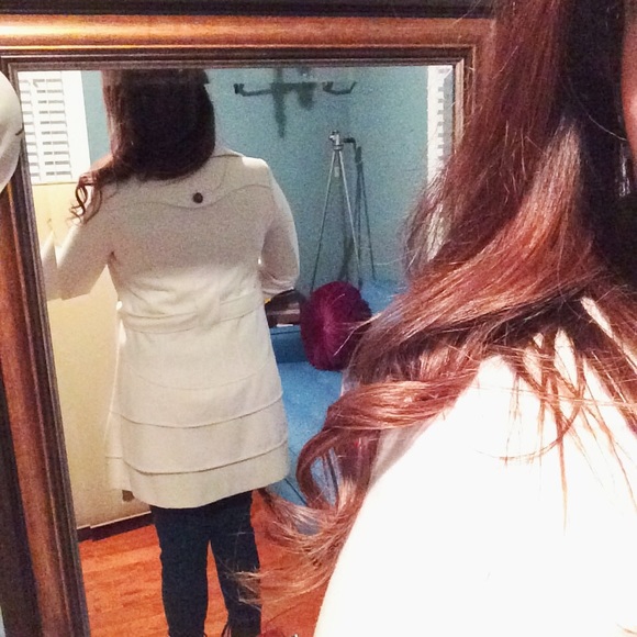 **SOLD** Flattering White Peacoat - Picture 7 of 7