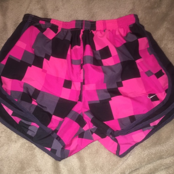 Nike dribfit like new. Size med