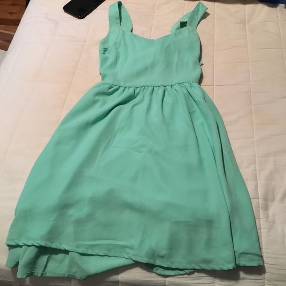 Size medium mint green dress with tie bow in back