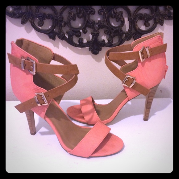 Sexy strappy shoes!!💃🏻