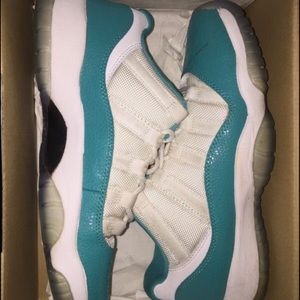 Air Jordan 11 Retro Low GG