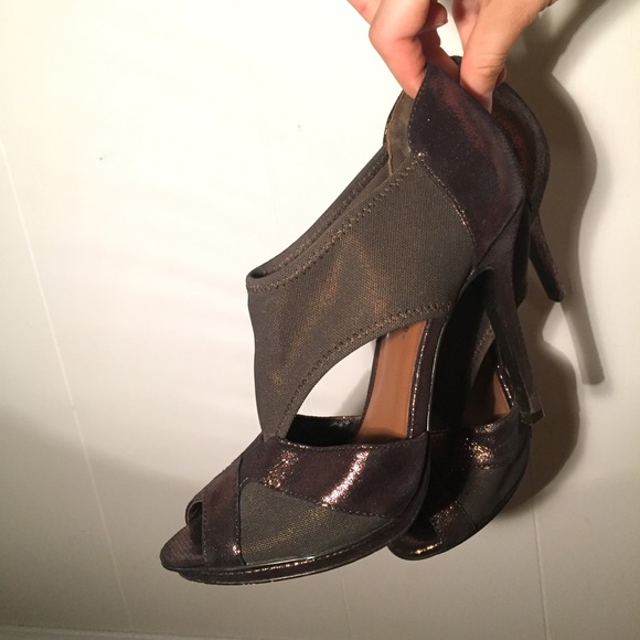 Donald Pliner Metallic Heel - Picture 3 of 4