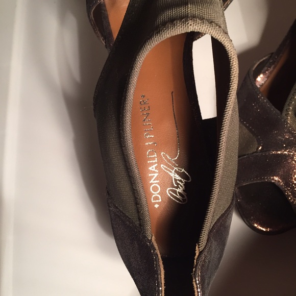 Donald Pliner Metallic Heel - Picture 4 of 4