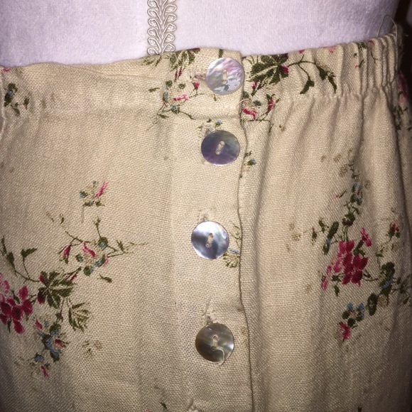 Elegant Vintage Floral Skirt - Picture 3 of 4