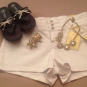 Juniors, size 13 white shorts, cute, NWT