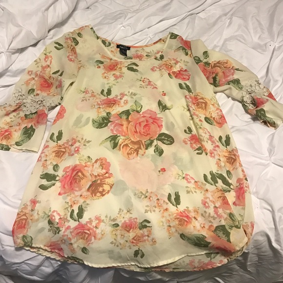 Floral polyester blouse