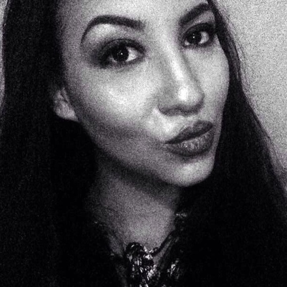 Meet your Posher, Ashley - Picture 1 of 1