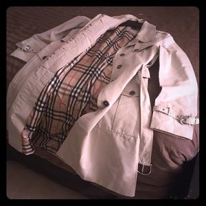 Unique Burberry trench single breasted 10R