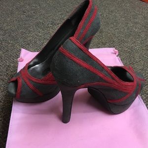 Shoedazzle pumps