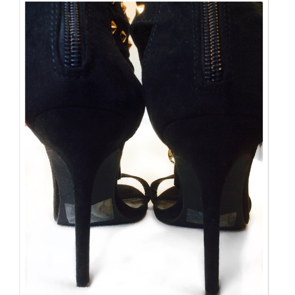 Brand new Velvet Gold Chain & Spikes - Picture 3 of 3