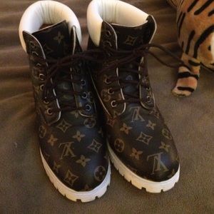 Louis Vuitton Timberland size 8 shoes