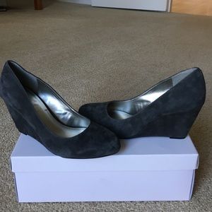 New BCBG suede wedge pumps. Size 6.5M