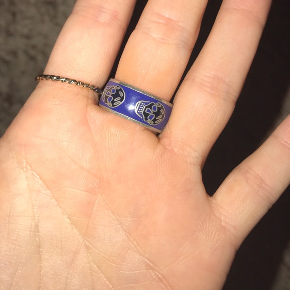 Alexander McQueen Skull Enamel Ring - Picture 2 of 4