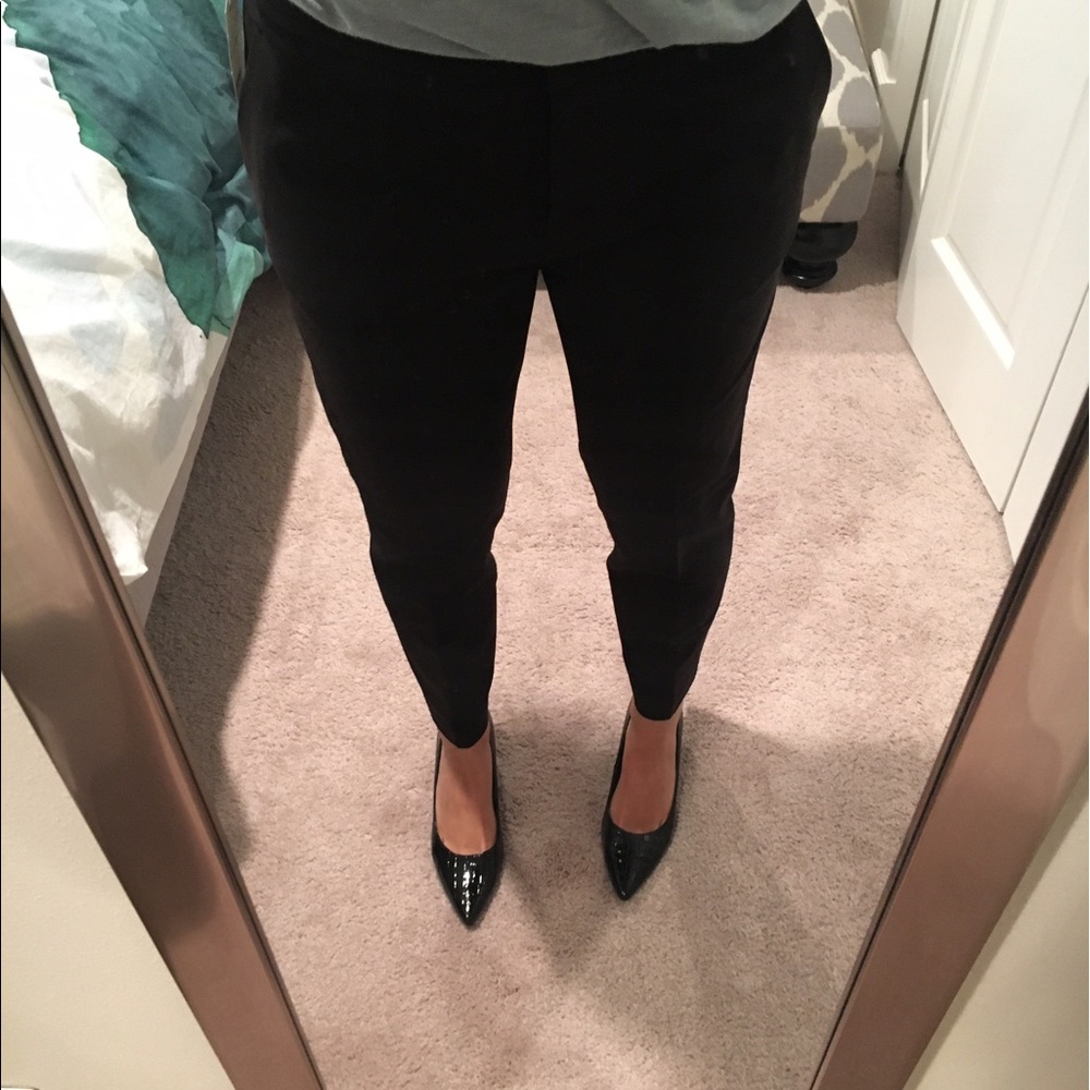 H&M black ankle cut slacks. Size 8. New w/UK tags