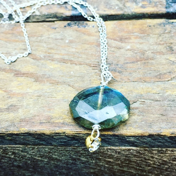 Delicate Labradorite silver necklace - Picture 2 of 6