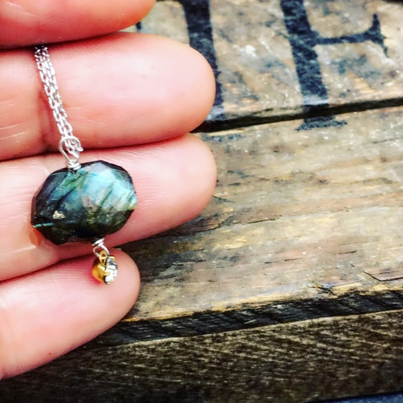 Delicate Labradorite silver necklace - Picture 3 of 6